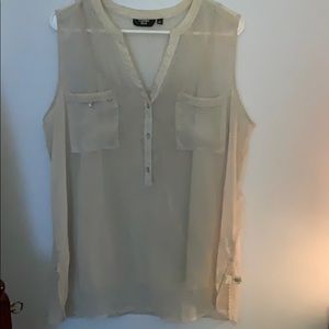 Sleeveless shirt